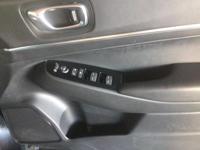 ヴェゼル ｅ：ＨＥＶ　Ｚ　ＬＤＡ　衝突回避支援ブレーキ機能　パノラミックビューモニター　スマキ　Ｐトランク　フルオートエアコン　オートＬＥＤ　エアバッグ　両席エアバック　パワーウィンドウ　ＬＥＤランプ　ソナー　クルーズＣ（12枚目）