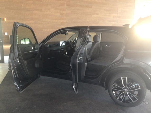 ヴェゼル ｅ：ＨＥＶ　Ｚ　ＬＤＡ　衝突回避支援ブレーキ機能　パノラミックビューモニター　スマキ　Ｐトランク　フルオートエアコン　オートＬＥＤ　エアバッグ　両席エアバック　パワーウィンドウ　ＬＥＤランプ　ソナー　クルーズＣ（40枚目）