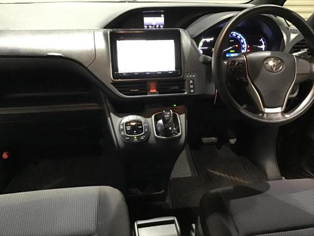 ノア ハイブリッドＸ　ディライトプラス　ＬＥＤ　リアエアコン　スマキー　横滑り防止　パワステ　パワーウインドウ　ＡＢＳ　エアバッグ　盗難防止装置　キーレス　アイドリングストップ　３列シート　ウォークスルー　フルフラット　Ａライト（21枚目）