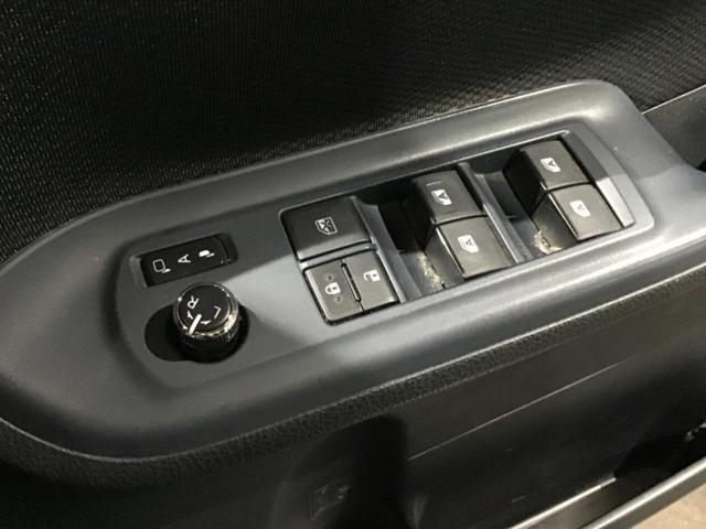 ノア ハイブリッドＸ　ディライトプラス　ＬＥＤ　リアエアコン　スマキー　横滑り防止　パワステ　パワーウインドウ　ＡＢＳ　エアバッグ　盗難防止装置　キーレス　アイドリングストップ　３列シート　ウォークスルー　フルフラット　Ａライト（30枚目）