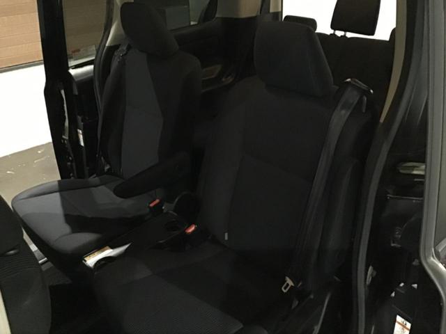 ノア ハイブリッドＸ　ディライトプラス　ＬＥＤ　リアエアコン　スマキー　横滑り防止　パワステ　パワーウインドウ　ＡＢＳ　エアバッグ　盗難防止装置　キーレス　アイドリングストップ　３列シート　ウォークスルー　フルフラット　Ａライト（31枚目）