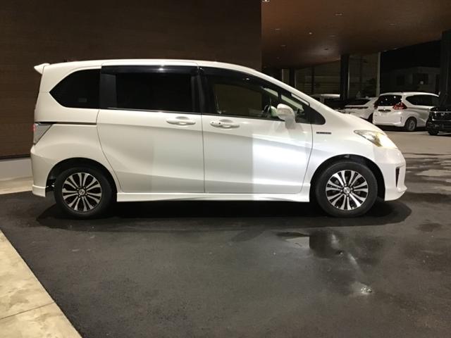 フリードハイブリッド ジャストセレクション セキュリティー 横滑り防止機能 衝突安全ボディ オートクルーズ エアバック ウォークスルー キーレスエントリー PS フルオートエアコン ABS パワーウィンドウ 運転席助手席エアバック(8枚目)