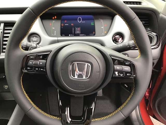 フィット e:HEV RS 衝突安全ボディ レーンアシスト VSA サイドエアバック スマートキー LEDヘッドランプ クルコン エアコン アイドリングストップ 盗難防止装置 ABS エアバック Wエアバッグ パワーステアリング(9枚目)