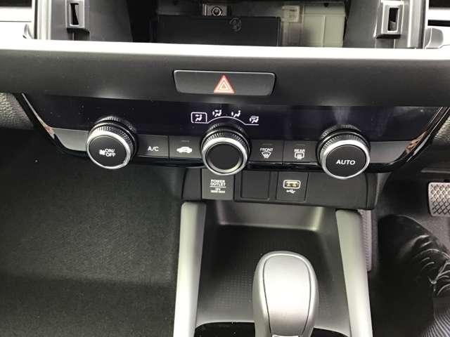 フィット e:HEV RS 衝突安全ボディ レーンアシスト VSA サイドエアバック スマートキー LEDヘッドランプ クルコン エアコン アイドリングストップ 盗難防止装置 ABS エアバック Wエアバッグ パワーステアリング(10枚目)