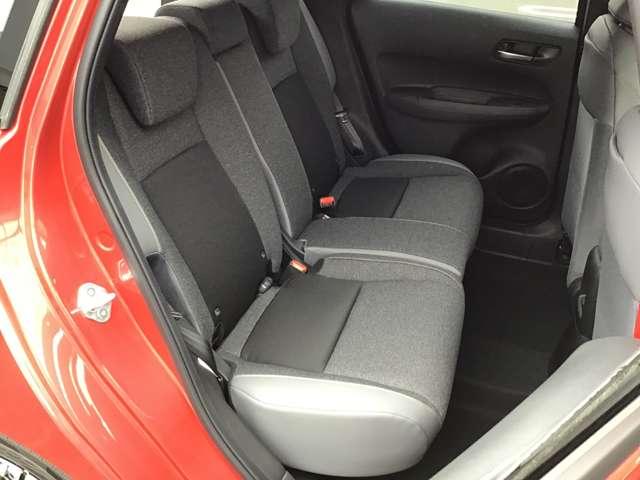 フィット e:HEV RS 衝突安全ボディ レーンアシスト VSA サイドエアバック スマートキー LEDヘッドランプ クルコン エアコン アイドリングストップ 盗難防止装置 ABS エアバック Wエアバッグ パワーステアリング(13枚目)
