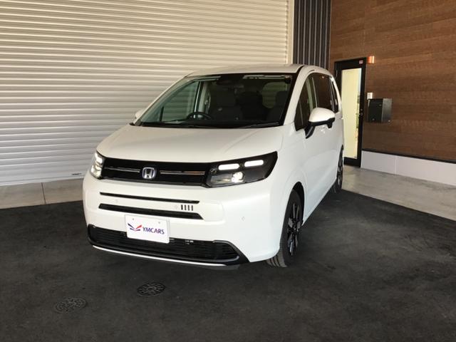 フリード ｅ：ＨＥＶエアー　ＥＸ　衝突軽減システム　ソナー　オートマチックハイビーム　横滑り防止装置　クルーズコントロール　サイドカーテンエアバック　リアクーラー　ＬＥＤランプ　レーンキープ　シートヒーター　キーレス　オートライト（4枚目）