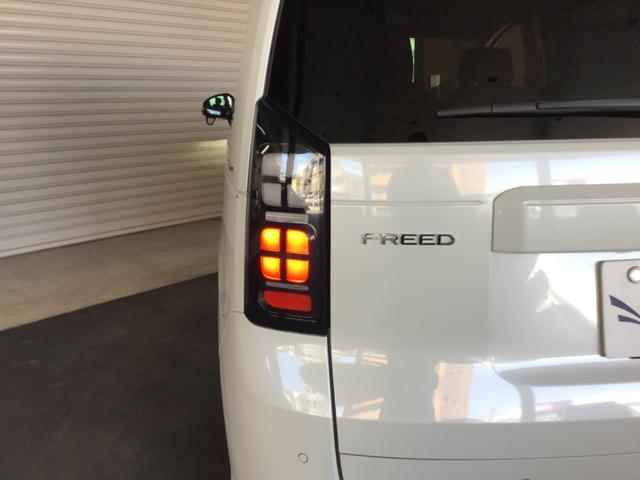 フリード ｅ：ＨＥＶエアー　ＥＸ　衝突軽減システム　ソナー　オートマチックハイビーム　横滑り防止装置　クルーズコントロール　サイドカーテンエアバック　リアクーラー　ＬＥＤランプ　レーンキープ　シートヒーター　キーレス　オートライト（19枚目）