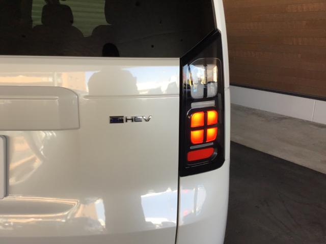 フリード ｅ：ＨＥＶエアー　ＥＸ　衝突軽減システム　ソナー　オートマチックハイビーム　横滑り防止装置　クルーズコントロール　サイドカーテンエアバック　リアクーラー　ＬＥＤランプ　レーンキープ　シートヒーター　キーレス　オートライト（20枚目）