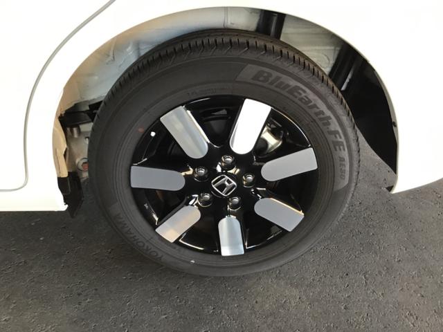 フリード ｅ：ＨＥＶエアー　ＥＸ　衝突軽減システム　ソナー　オートマチックハイビーム　横滑り防止装置　クルーズコントロール　サイドカーテンエアバック　リアクーラー　ＬＥＤランプ　レーンキープ　シートヒーター　キーレス　オートライト（22枚目）