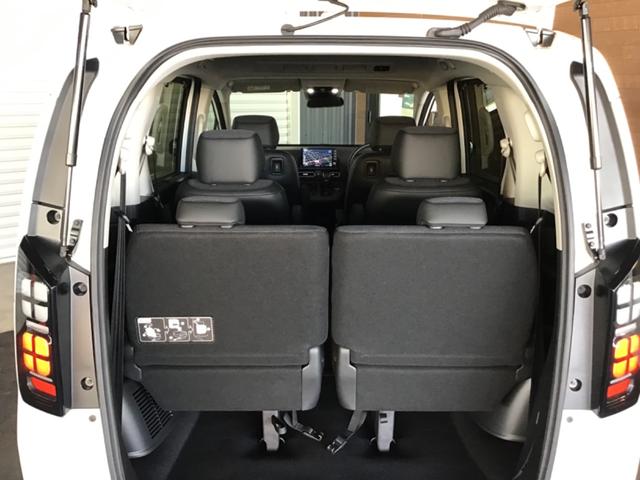 フリード ｅ：ＨＥＶエアー　ＥＸ　衝突軽減システム　ソナー　オートマチックハイビーム　横滑り防止装置　クルーズコントロール　サイドカーテンエアバック　リアクーラー　ＬＥＤランプ　レーンキープ　シートヒーター　キーレス　オートライト（44枚目）