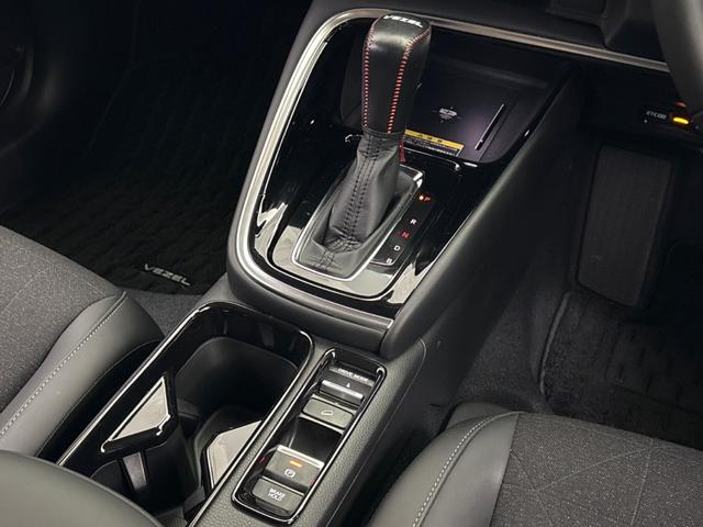 ヴェゼル ｅ：ＨＥＶ　Ｚ　ＬＤＡ　衝突回避支援ブレーキ機能　スマキ　Ｐトランク　フルオートエアコン　オートＬＥＤ　エアバッグ　両席エアバック　パワーウィンドウ　ＬＥＤランプ　ソナー　クルーズＣ　キーレスエントリー　シートヒータ（11枚目）