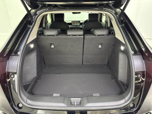 ヴェゼル ｅ：ＨＥＶ　Ｚ　ＬＤＡ　衝突回避支援ブレーキ機能　スマキ　Ｐトランク　フルオートエアコン　オートＬＥＤ　エアバッグ　両席エアバック　パワーウィンドウ　ＬＥＤランプ　ソナー　クルーズＣ　キーレスエントリー　シートヒータ（13枚目）