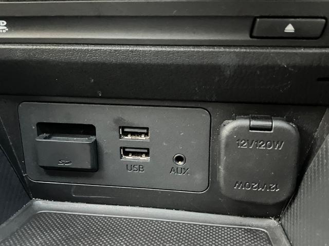 ＵＳＢでスマホを接続して音楽などを楽しめます