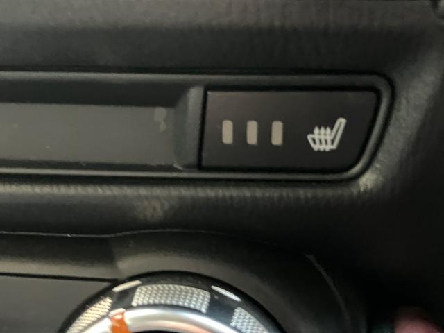 冬の寒い朝、車に乗ってすぐに体を温めてくれるのは本当に快適、シートヒーター付き