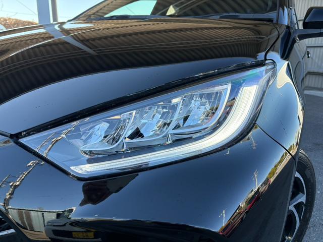 ヤリス ハイブリッドＺ　車検２年付き・純正ナビ・バックカメラ・ＥＴＣ・ドラレコ・ＬＥＤヘッドライト・フォグ・スマートキー・禁煙車・シートヒーター・モデリスタＡＷ・新車記録簿・ＴＳＳ（3枚目）