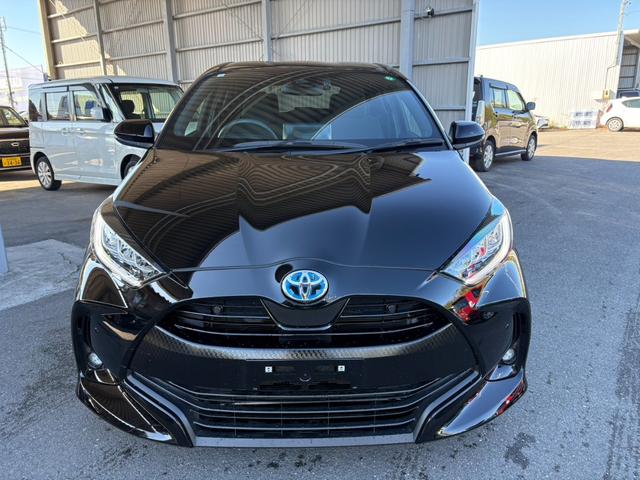 ヤリス ハイブリッドＺ　車検２年付き・純正ナビ・バックカメラ・ＥＴＣ・ドラレコ・ＬＥＤヘッドライト・フォグ・スマートキー・禁煙車・シートヒーター・モデリスタＡＷ・新車記録簿・ＴＳＳ（5枚目）