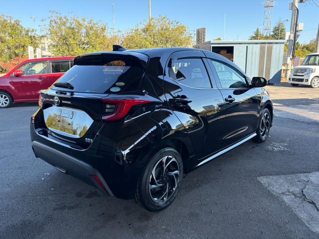 ヤリス ハイブリッドＺ　車検２年付き・純正ナビ・バックカメラ・ＥＴＣ・ドラレコ・ＬＥＤヘッドライト・フォグ・スマートキー・禁煙車・シートヒーター・モデリスタＡＷ・新車記録簿・ＴＳＳ（7枚目）