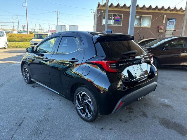 ヤリス ハイブリッドＺ　車検２年付き・純正ナビ・バックカメラ・ＥＴＣ・ドラレコ・ＬＥＤヘッドライト・フォグ・スマートキー・禁煙車・シートヒーター・モデリスタＡＷ・新車記録簿・ＴＳＳ（9枚目）