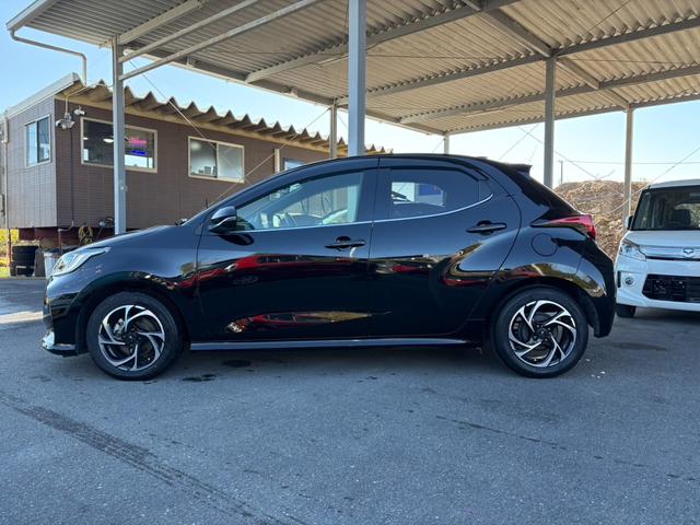 ヤリス ハイブリッドＺ　車検２年付き・純正ナビ・バックカメラ・ＥＴＣ・ドラレコ・ＬＥＤヘッドライト・フォグ・スマートキー・禁煙車・シートヒーター・モデリスタＡＷ・新車記録簿・ＴＳＳ（10枚目）