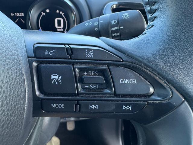 ヤリス ハイブリッドＺ　車検２年付き・純正ナビ・バックカメラ・ＥＴＣ・ドラレコ・ＬＥＤヘッドライト・フォグ・スマートキー・禁煙車・シートヒーター・モデリスタＡＷ・新車記録簿・ＴＳＳ（18枚目）