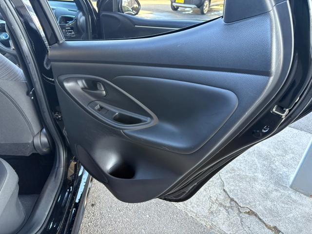 ヤリス ハイブリッドＺ　車検２年付き・純正ナビ・バックカメラ・ＥＴＣ・ドラレコ・ＬＥＤヘッドライト・フォグ・スマートキー・禁煙車・シートヒーター・モデリスタＡＷ・新車記録簿・ＴＳＳ（25枚目）