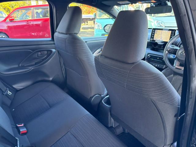 ヤリス ハイブリッドＺ　車検２年付き・純正ナビ・バックカメラ・ＥＴＣ・ドラレコ・ＬＥＤヘッドライト・フォグ・スマートキー・禁煙車・シートヒーター・モデリスタＡＷ・新車記録簿・ＴＳＳ（26枚目）