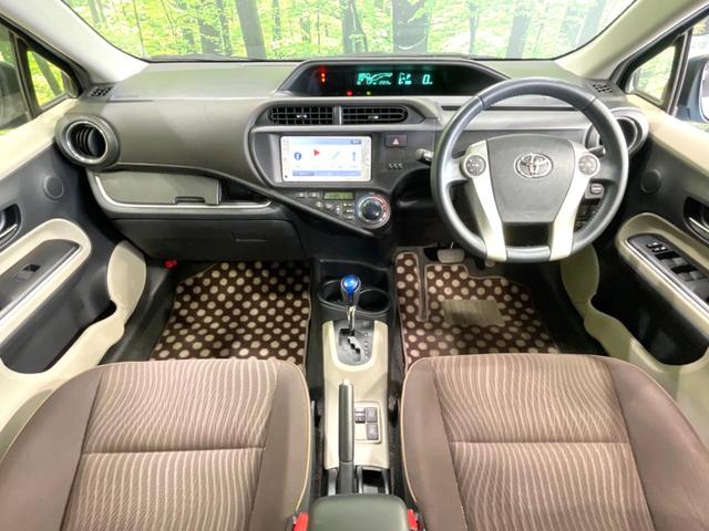 アクア Ｇ　純正ナビ　バックカメラ　禁煙車　ビルトインＥＴＣ　Ｂｌｕｅｔｏｏｔｈ　コーナーセンサー　スマートキー　オートライト　シートヒーター　地デジ　革巻きステアリング　アームレスト付センターコンソールボックス（2枚目）