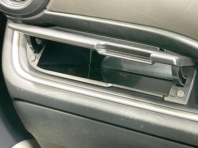 アクア Ｇ　純正ナビ　バックカメラ　禁煙車　ビルトインＥＴＣ　Ｂｌｕｅｔｏｏｔｈ　コーナーセンサー　スマートキー　オートライト　シートヒーター　地デジ　革巻きステアリング　アームレスト付センターコンソールボックス（46枚目）