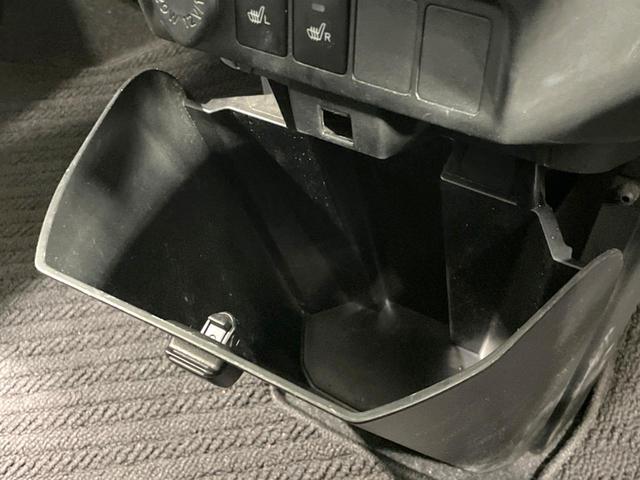 ルーミー カスタムＧ　純正９型ナビ　全周囲カメラ　両側電動ドア　衝突軽減　ドラレコ　ＥＴＣ　禁煙車　レーダークルーズ　コーナーセンサー　シートヒーター　ＬＥＤヘッド　オートライト　オートエアコン　スマートキー　ＬＥＤフォグ（61枚目）