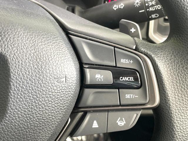 WR-V X ホンダセンシング レーダークルーズ 禁煙車 コーナーセンサー スマートキー LEDヘッドライト オートハイビーム 車線逸脱警報 オートライト オートエアコン パドルシフト 盗難防止装置 横滑り防止装置(4枚目)