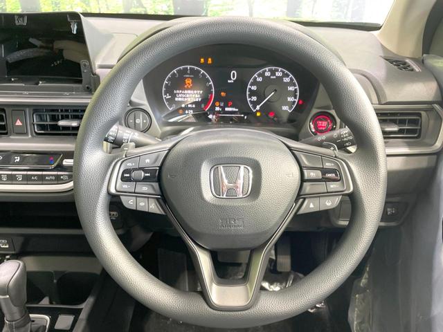 WR-V X ホンダセンシング レーダークルーズ 禁煙車 コーナーセンサー スマートキー LEDヘッドライト オートハイビーム 車線逸脱警報 オートライト オートエアコン パドルシフト 盗難防止装置 横滑り防止装置(11枚目)