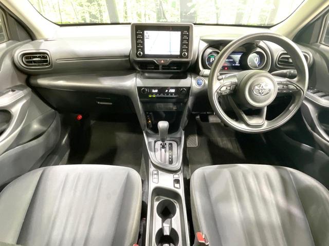 ヤリスクロス ハイブリッドX 禁煙車 純正ナビ バックカメラ セーフティセンス ETC レーダークルーズ コーナーセンサー スマートキー オートハイビーム 車線逸脱警報 オートライト オートエアコン Bluetooth再生(2枚目)