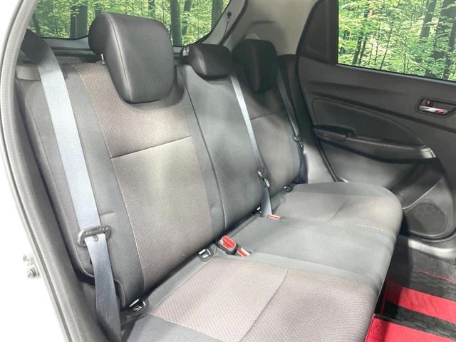 後部座席も気になるようなキズ・汚れやへたり等、大きなダメージはなく、良好な状態です。