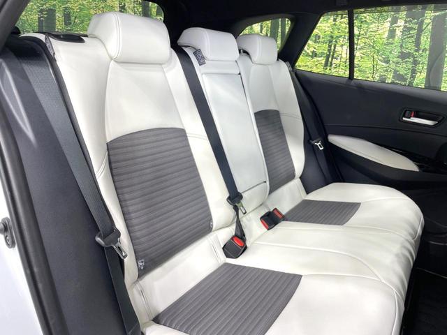 カローラツーリング ハイブリッド　ダブルバイビー　バックカメラ　衝突被害軽減システム　レーダークルーズ　禁煙車　ハーフレザーシート　コーナーセンサー　スマートキー　ＬＥＤヘッド　ＥＴＣ２．０　オートハイビーム　車線逸脱警報　オートライト（9枚目）