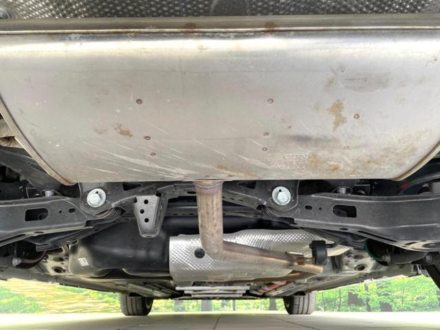 カローラツーリング ハイブリッド　ダブルバイビー　バックカメラ　衝突被害軽減システム　レーダークルーズ　禁煙車　ハーフレザーシート　コーナーセンサー　スマートキー　ＬＥＤヘッド　ＥＴＣ２．０　オートハイビーム　車線逸脱警報　オートライト（19枚目）