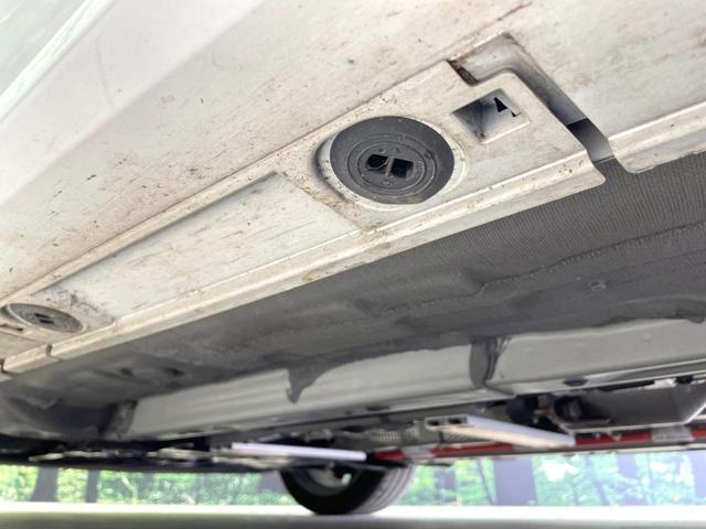 カローラツーリング ハイブリッド　ダブルバイビー　バックカメラ　衝突被害軽減システム　レーダークルーズ　禁煙車　ハーフレザーシート　コーナーセンサー　スマートキー　ＬＥＤヘッド　ＥＴＣ２．０　オートハイビーム　車線逸脱警報　オートライト（22枚目）