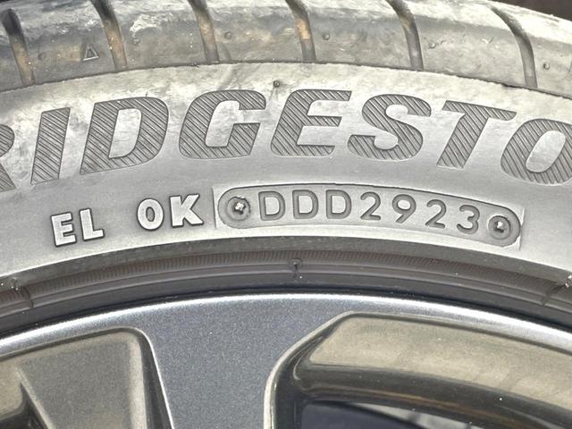 カローラツーリング ハイブリッド　ダブルバイビー　バックカメラ　衝突被害軽減システム　レーダークルーズ　禁煙車　ハーフレザーシート　コーナーセンサー　スマートキー　ＬＥＤヘッド　ＥＴＣ２．０　オートハイビーム　車線逸脱警報　オートライト（25枚目）