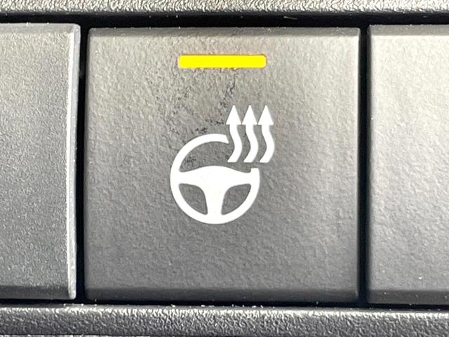 カローラツーリング ハイブリッド　ダブルバイビー　バックカメラ　衝突被害軽減システム　レーダークルーズ　禁煙車　ハーフレザーシート　コーナーセンサー　スマートキー　ＬＥＤヘッド　ＥＴＣ２．０　オートハイビーム　車線逸脱警報　オートライト（41枚目）