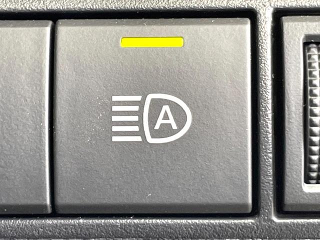 カローラツーリング ハイブリッド　ダブルバイビー　バックカメラ　衝突被害軽減システム　レーダークルーズ　禁煙車　ハーフレザーシート　コーナーセンサー　スマートキー　ＬＥＤヘッド　ＥＴＣ２．０　オートハイビーム　車線逸脱警報　オートライト（43枚目）