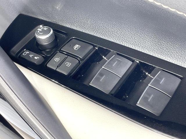 カローラツーリング ハイブリッド　ダブルバイビー　バックカメラ　衝突被害軽減システム　レーダークルーズ　禁煙車　ハーフレザーシート　コーナーセンサー　スマートキー　ＬＥＤヘッド　ＥＴＣ２．０　オートハイビーム　車線逸脱警報　オートライト（58枚目）