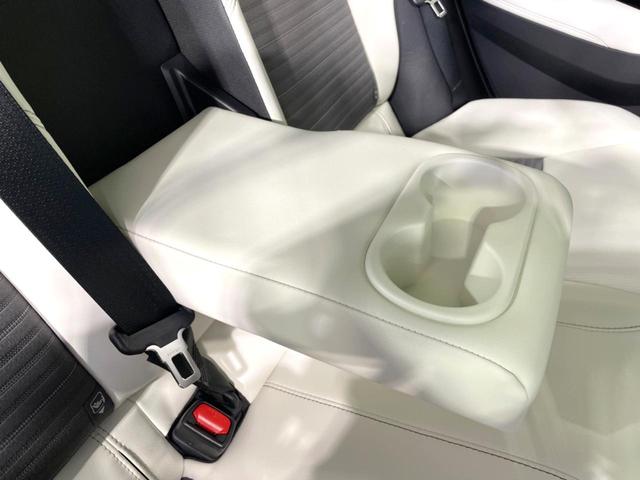 カローラツーリング ハイブリッド　ダブルバイビー　バックカメラ　衝突被害軽減システム　レーダークルーズ　禁煙車　ハーフレザーシート　コーナーセンサー　スマートキー　ＬＥＤヘッド　ＥＴＣ２．０　オートハイビーム　車線逸脱警報　オートライト（64枚目）