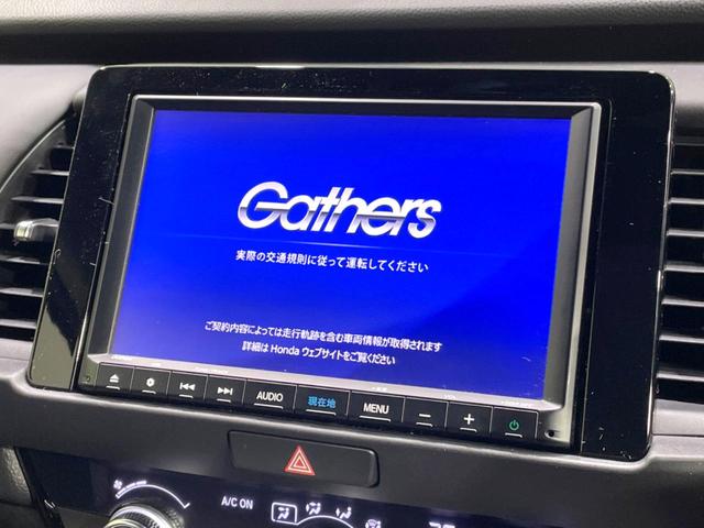 フィット ホーム　純正ＳＤナビ　バックカメラ　衝突被害軽減システム　レーダークルーズ　禁煙車　ハーフレザーシート　ドラレコ　コーナーセンサー　スマートキー　ＬＥＤヘッド　ビルトインＥＴＣ　オートハイビーム（3枚目）