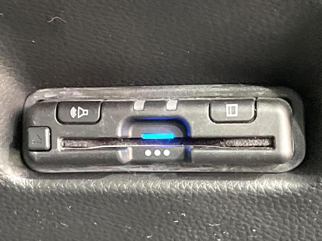 フィット ホーム　純正ＳＤナビ　バックカメラ　衝突被害軽減システム　レーダークルーズ　禁煙車　ハーフレザーシート　ドラレコ　コーナーセンサー　スマートキー　ＬＥＤヘッド　ビルトインＥＴＣ　オートハイビーム（7枚目）