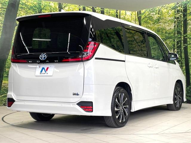 ノア ハイブリッドＳ－Ｚ　禁煙車　後席モニター　両側電動ドア　衝突軽減　純正１０．５型ディスプレイ　バックカメラ　ＥＴＣ　レーダークルーズ　コーナーセンサー　シートヒーター　車線逸脱警報　ＬＥＤヘッド　オートライト　フルセグ（18枚目）