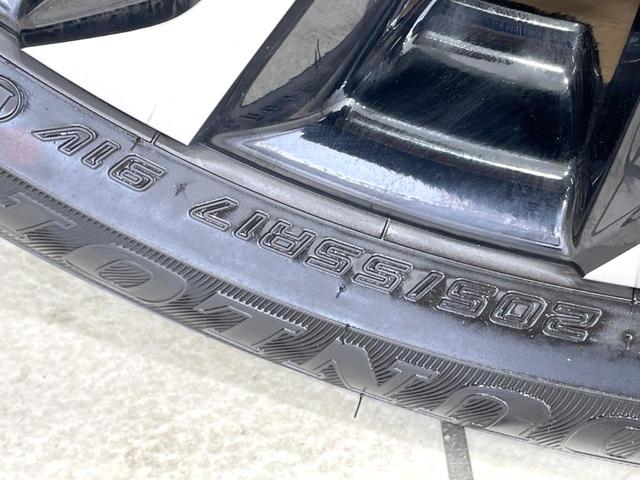 ノア ハイブリッドＳ－Ｚ　禁煙車　後席モニター　両側電動ドア　衝突軽減　純正１０．５型ディスプレイ　バックカメラ　ＥＴＣ　レーダークルーズ　コーナーセンサー　シートヒーター　車線逸脱警報　ＬＥＤヘッド　オートライト　フルセグ（27枚目）