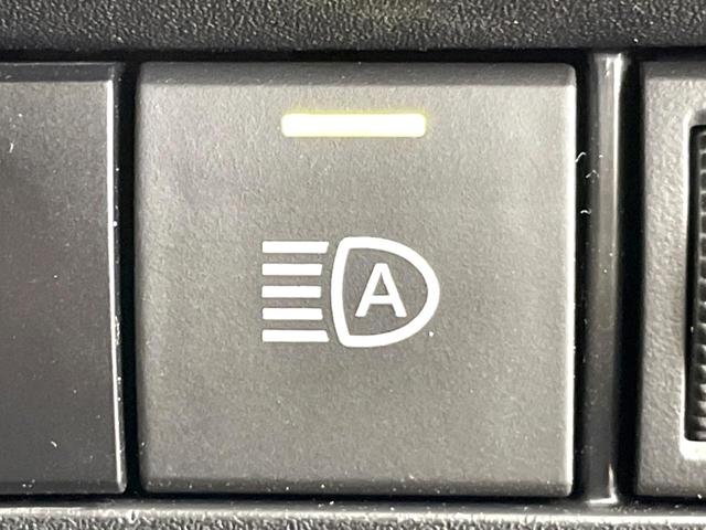 ノア ハイブリッドＳ－Ｚ　禁煙車　後席モニター　両側電動ドア　衝突軽減　純正１０．５型ディスプレイ　バックカメラ　ＥＴＣ　レーダークルーズ　コーナーセンサー　シートヒーター　車線逸脱警報　ＬＥＤヘッド　オートライト　フルセグ（39枚目）