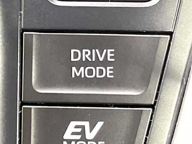 ノア ハイブリッドＳ－Ｚ　禁煙車　後席モニター　両側電動ドア　衝突軽減　純正１０．５型ディスプレイ　バックカメラ　ＥＴＣ　レーダークルーズ　コーナーセンサー　シートヒーター　車線逸脱警報　ＬＥＤヘッド　オートライト　フルセグ（52枚目）