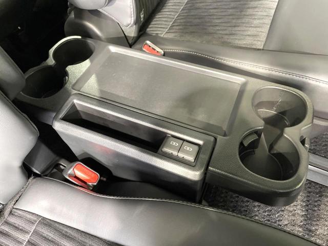 ノア ハイブリッドＳ－Ｚ　禁煙車　後席モニター　両側電動ドア　衝突軽減　純正１０．５型ディスプレイ　バックカメラ　ＥＴＣ　レーダークルーズ　コーナーセンサー　シートヒーター　車線逸脱警報　ＬＥＤヘッド　オートライト　フルセグ（68枚目）