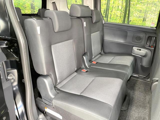 シエンタ ハイブリッドX 登録済未使用車 電動スライドドア セーフティセンス レーダークルーズ シートヒーター コーナーセンサー スマートキー LEDヘッド オートハイビーム オートライト オートエアコン 充電用USB端子(9枚目)