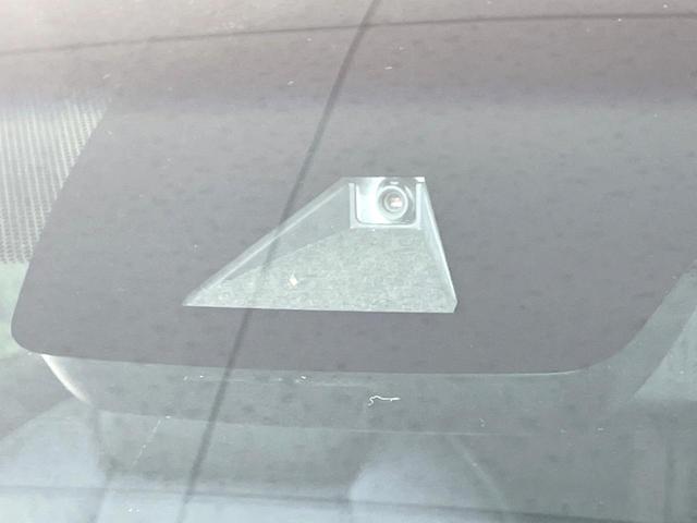 【トヨタセーフティセンス】走行中に前方の車両等を認識し、衝突しそうな時は警報とブレーキで衝突回避と被害軽減をアシスト。より安全にドライブをお楽しみいただけます。